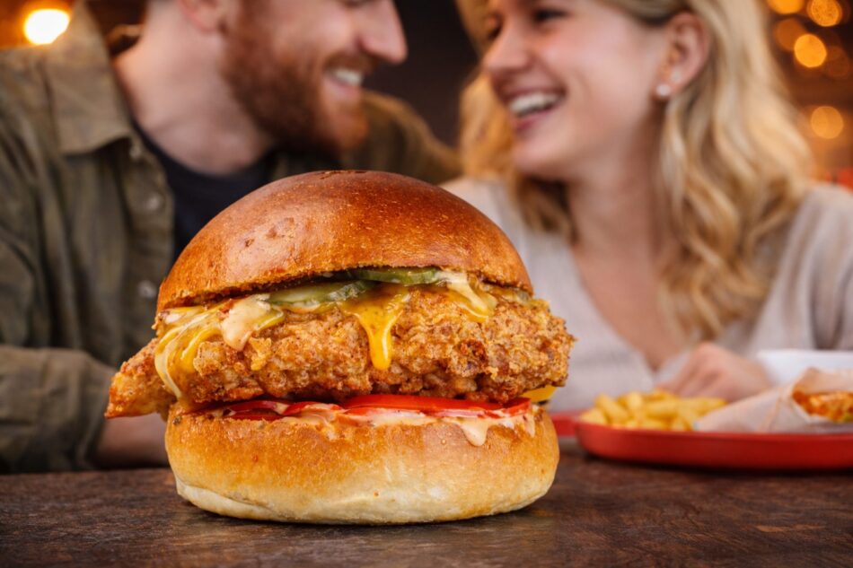 RYCHLÝ ROZVOZ BURGERŮ V PRAZE – KDE SI OBJEDNAT BURGERY ONLINE