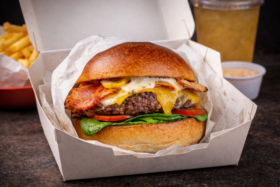 BURGERY V PRAZE – PROČ JE MRBURGER JEDNOU Z NEJLEPŠÍCH BURGER RESTAURACÍ VE MĚSTĚ